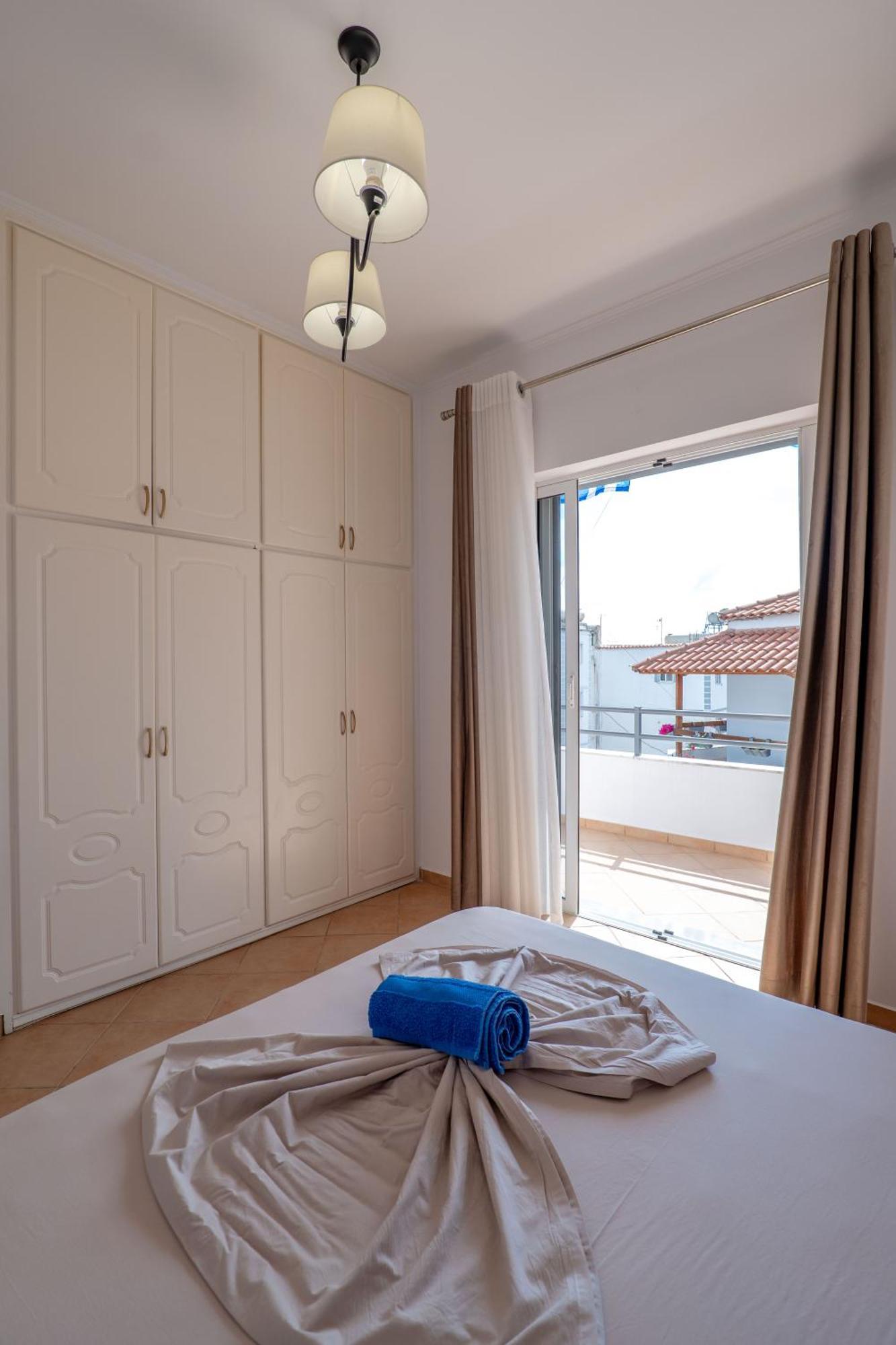 Hoteleks Inn & Suites Саранда Екстер'єр фото